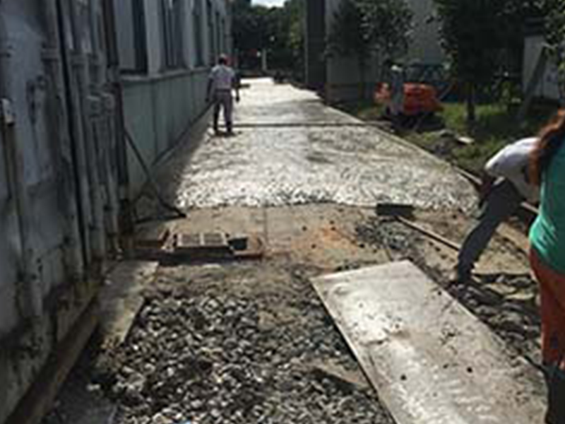 廠區(qū)道路澆灌地面